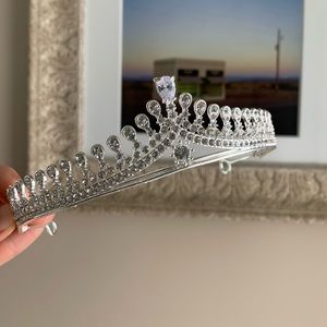 Bridal Wedding Tiara Crown NEW! 💐 Beautiful Clear Crystals Silver